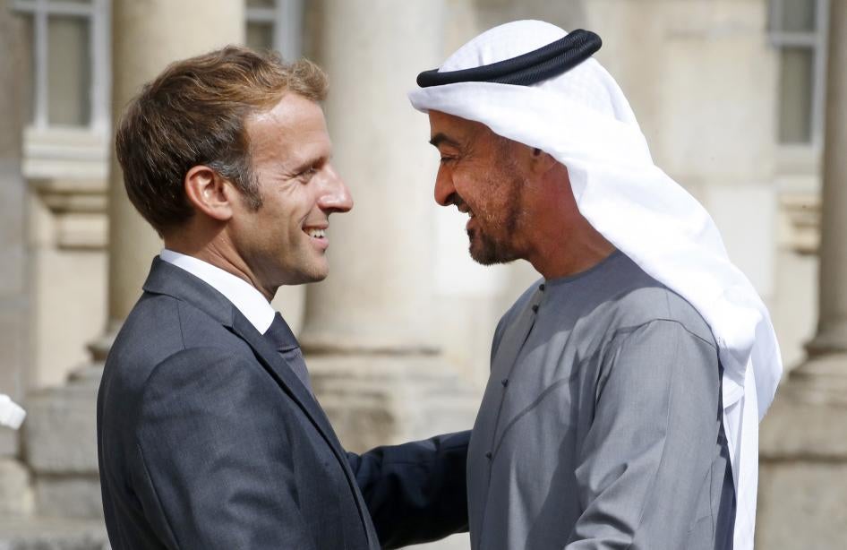 الرئيس الفرنسي إيمانويول ماكرون وولي عهد أبو ظبي محمد بن زايد آل نهيان يلتقيان في فونتينبلو، فرنسا، 15 سبتمبر/أيلول 2021. 