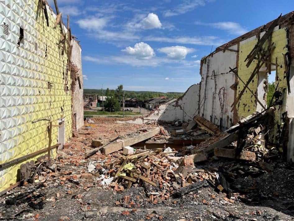 Le 17 mars, une attaque a détruit le centre culturel du village de Selekstiine, que les forces ukrainiennes utilisaient comme caserne au moment de l’attaque. Photo prise le 25 mai 2022. 