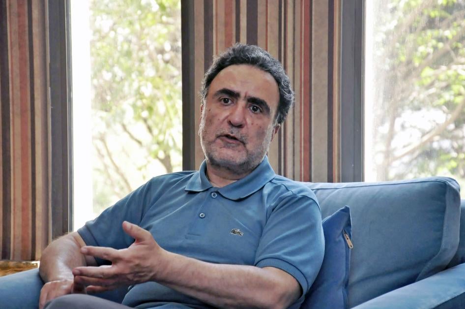 مصطفی تاج‌زاده، سیاستمدار اصلاح‌طلب ایرانی، در حال مصاحبه‌ای در تهران، ایران، در ۱۵ ژوئن ۲۰۲۱.