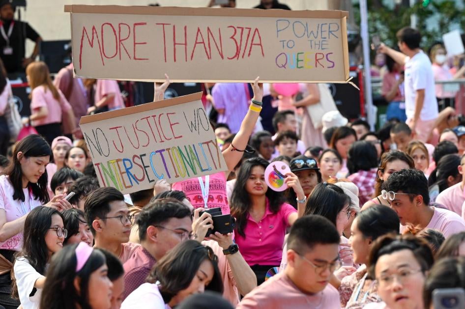 大批民众在一年一度的“粉红点”活动中公开声援LGBT社群，新加坡芳林公园，2022年6月18日。