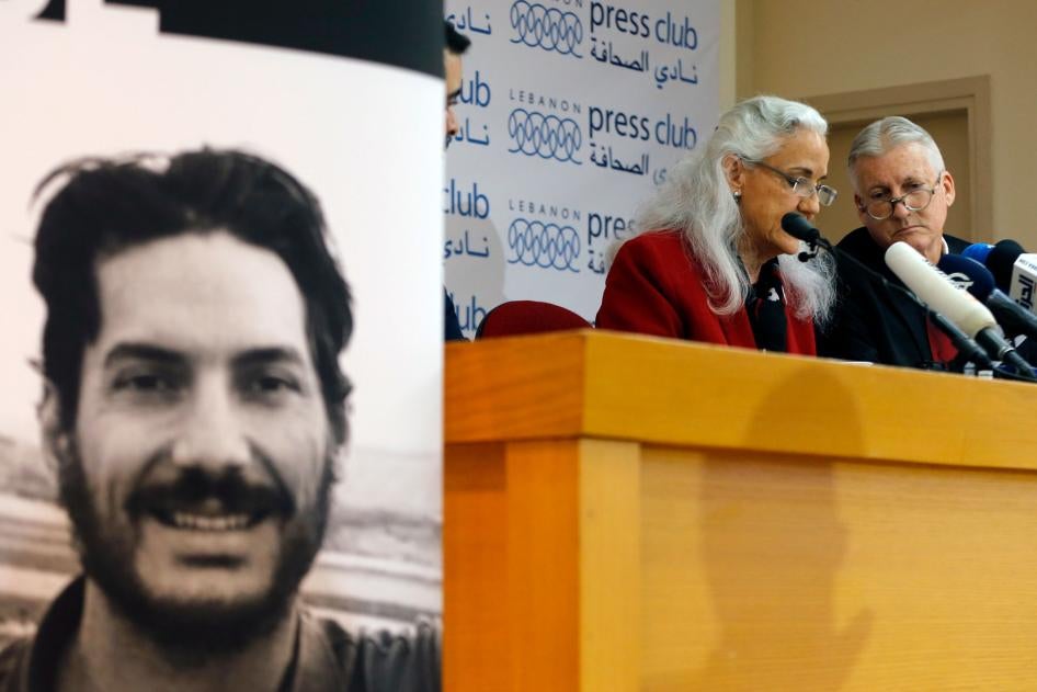 Marc et Debra Tice, les parents du journaliste américain Austin Tice, porté disparu en Syrie depuis le 14 août 2022, renouvelaient leur appel à sa libération lors d'une conférence de presse à Beyrouth, au Liban, le 4 décembre 2018. 