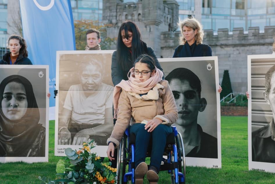 Nujeen Mustafa, a Syrian disability and refugee rights activist who fled bombing in Aleppo, placed flowers on a Memorial to the Unknown Civilian before the endorsement of the new political declaration on the use of explosive weapons in populated areas in Dublin, Ireland, on Nov. 18, 2022. 