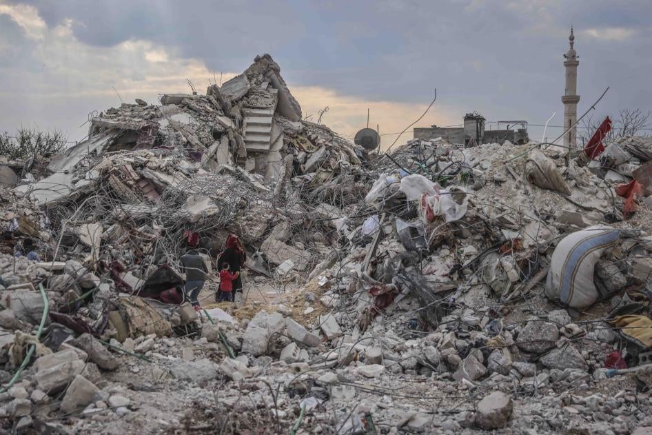 Разрушения после смертоносного землетрясения, которое обрушилось на Сирию и Турцию в Джиндиресе, на северо-запад Сирии, 11 февраля 2023 года.