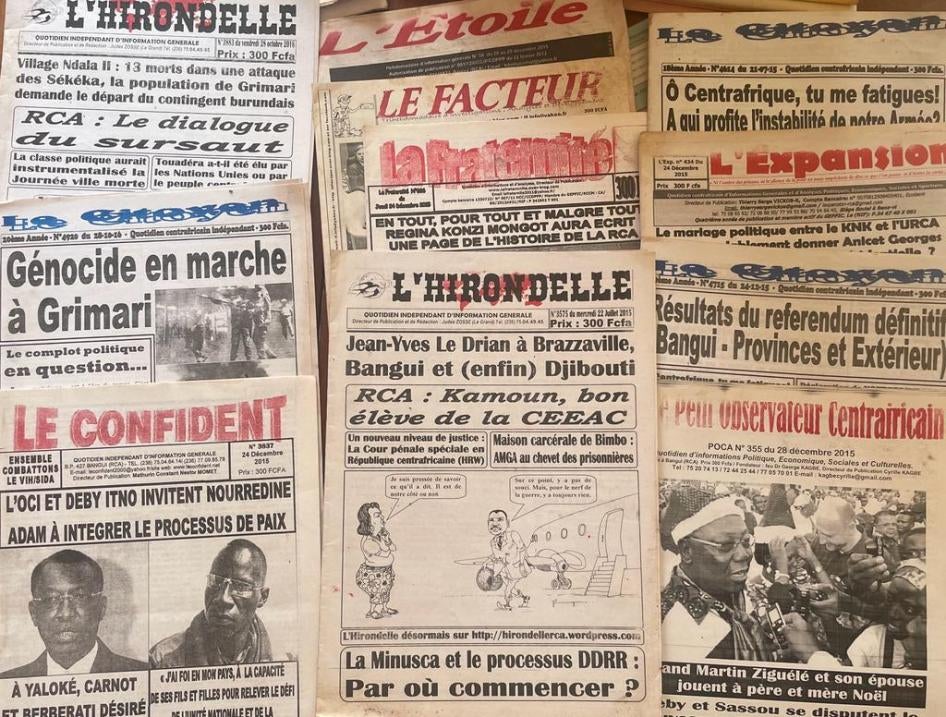 Sélection de journaux de la République centrafricaine, Bangui, janvier 2023.