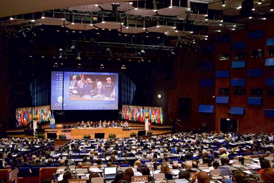 Des représentants de gouvernements participaient à une session de la Quatrième Conférence d’examen de la Convention sur les armes chimiques, tenue à La Haye (Pays-Bas) du 25 au 29 novembre 2019. 