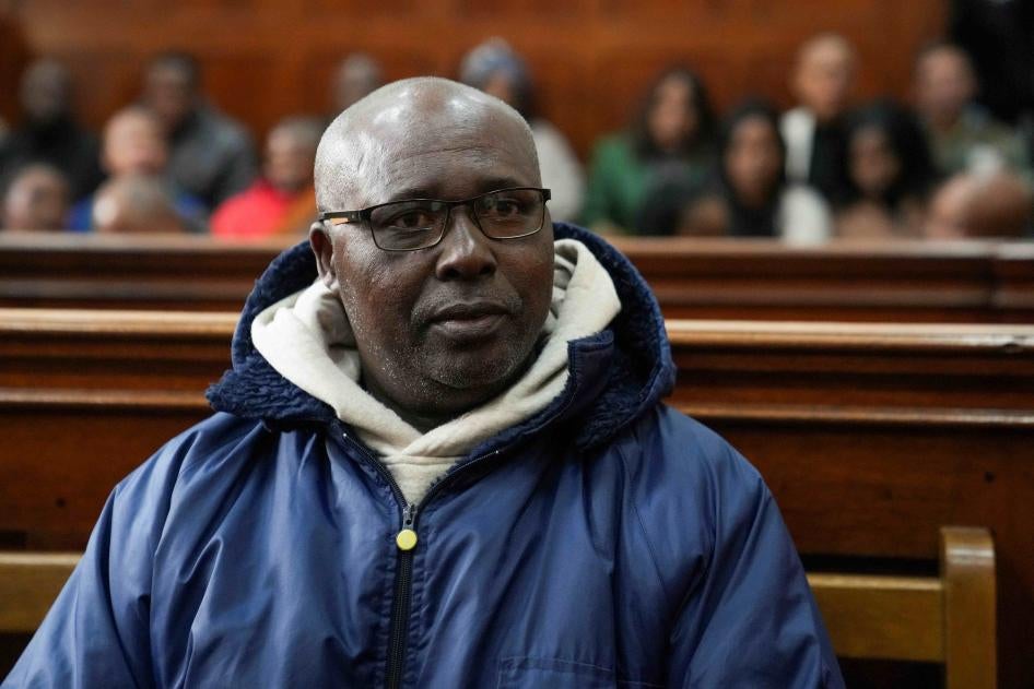 Fulgence Kayishema, l'un des auteurs présumés du génocide rwandais de 1994, comparaît devant le tribunal de première instance du Cap, en Afrique du Sud, le 26 mai 2023.