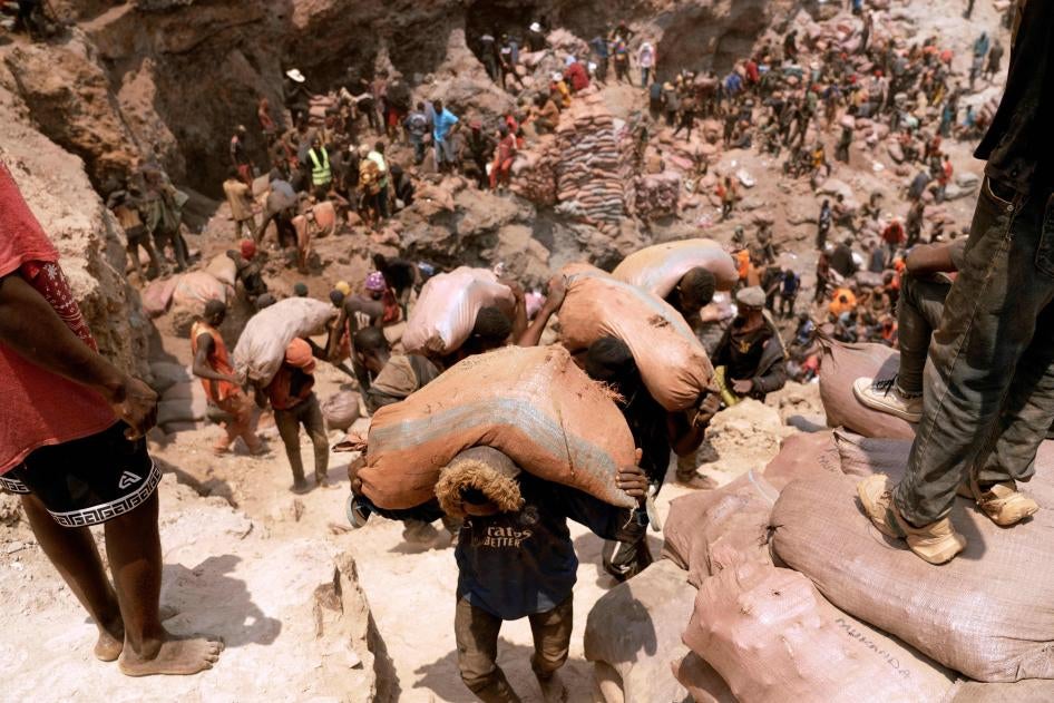  Artisanal miners carry sacks of ore at a mine near Kolwezi, Democratic Republic of Congo, October 12, 2022.