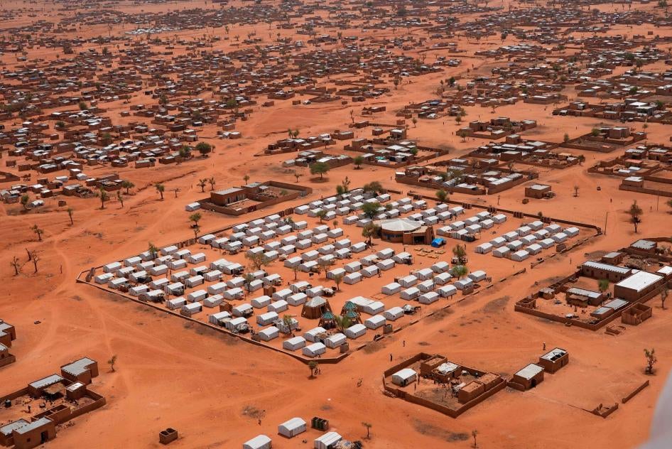 Vue aérienne d'un camp de personnes déplacées à Djibo, au Burkina Faso, le 26 mai 2022. 