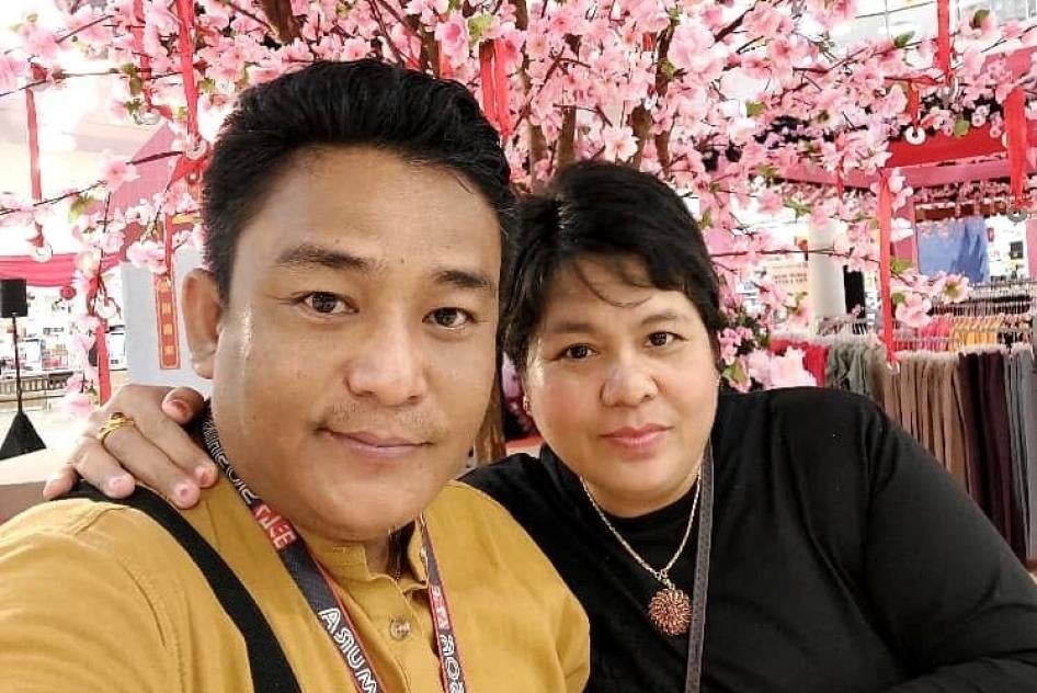 Aktivis pengungsi Myanmar Thuzar Maung bersama suaminya, Saw Than Tin Win, yang diculik bersama ketiga anaknya dari rumah mereka di Kuala Lumpur, Malaysia, pada 4 Juli 2023. 