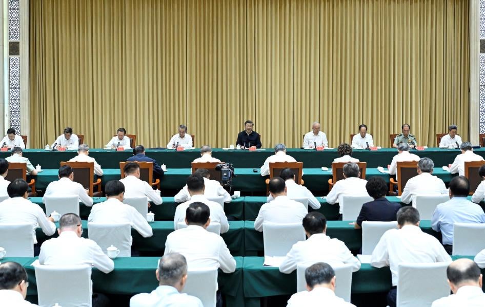 Le président chinois Xi Jinping prononçait un discours à Urumqi, dans la région autonome ouïgoure du Xinjiang, dans le nord-ouest de la Chine, le 26 août 2023. 