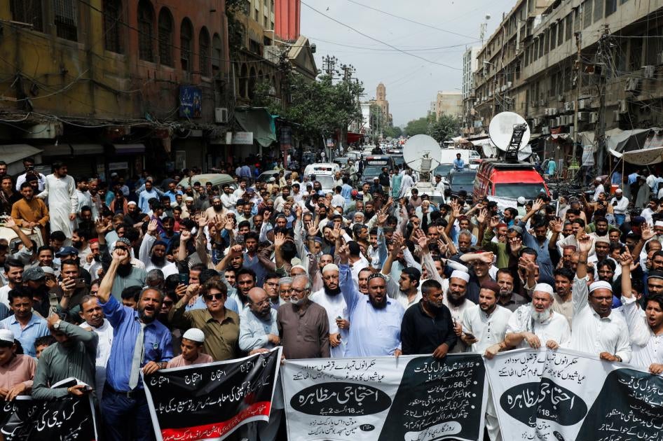 People protest against the hikes in fuel prices and electricity billings, in Karachi, Pakistan, August 18, 2023. 