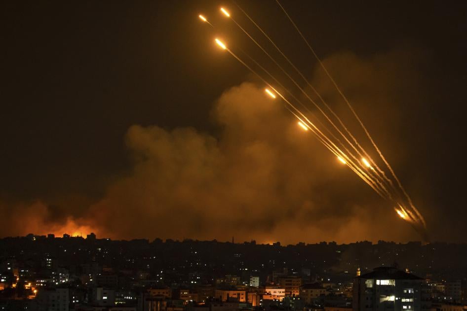 Gazze Şeridi'nden İsrail'e doğru fırlatılan roketler, 8 Ekim 2023.  