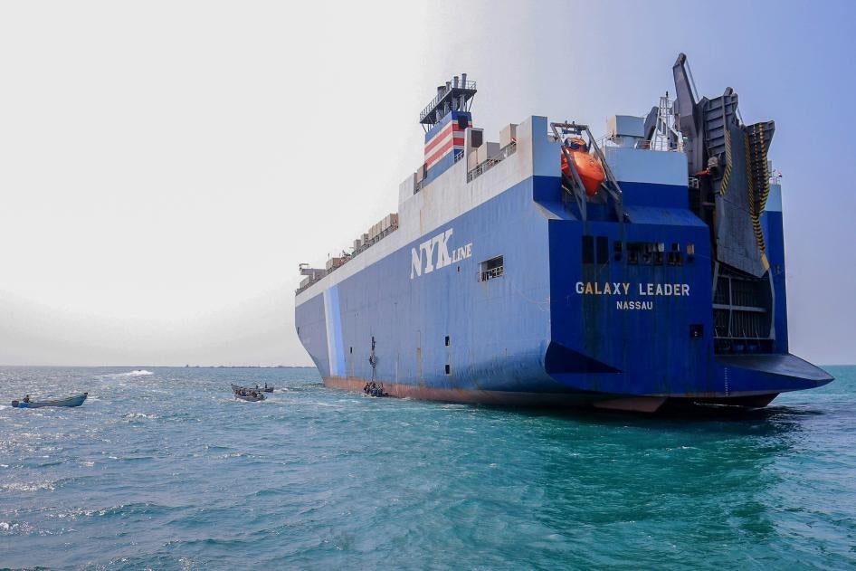"غالاكسي ليدر"، سفينة استولت عليها جماعة الحوثيين المسلحة في 19 نوفمبر/تشرين الثاني 2023، في ميناء على البحر الأحمر في محافظة الحديدة في اليمن، في 22 نوفمبر/تشرين الثاني 2023.