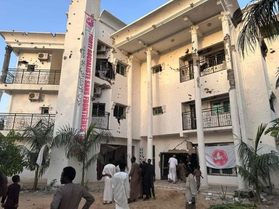 Le siège du Parti socialiste sans frontières dans le quartier de Klemat, à N'Djamena, au Tchad, dans la matinée du 29 février 2024, après un échange de tirs avec les forces de sécurité la veille.