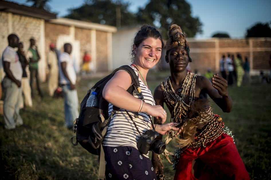 La photographe française Camille Lepage au Stade Bonga-Bonga à Bangui, en République centrafricaine, le 6 octobre 2013