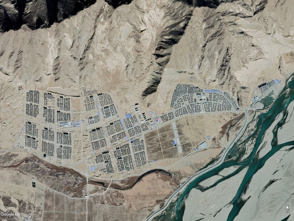 Une image satellite montrant un site de réinstallation massive mis en place à Sinpori, dans le comté de Gongkar (préfecture de Lhoka), dans la Région autonome du Tibet en Chine, le 25 décembre 2020.