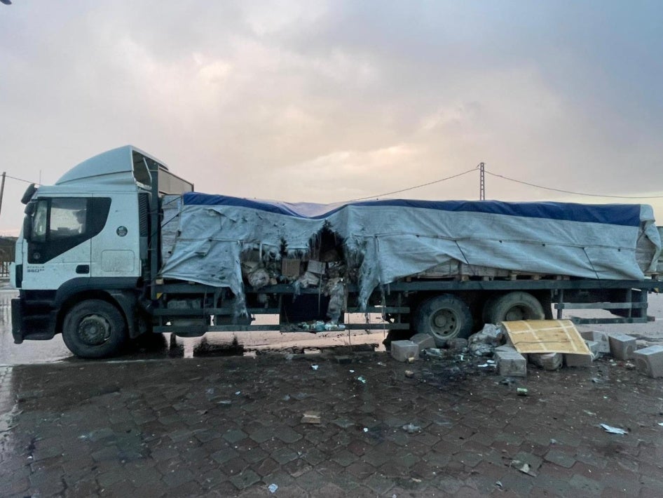 Le 5 février 2024, des tirs de la marine israélienne ont touché un camion humanitaire de l'UNRWA transportant de la nourriture.