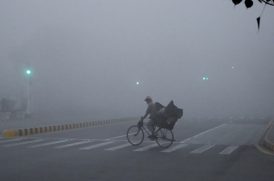 Dense smog covers a city in Pakistan, highlighting air pollution crisis