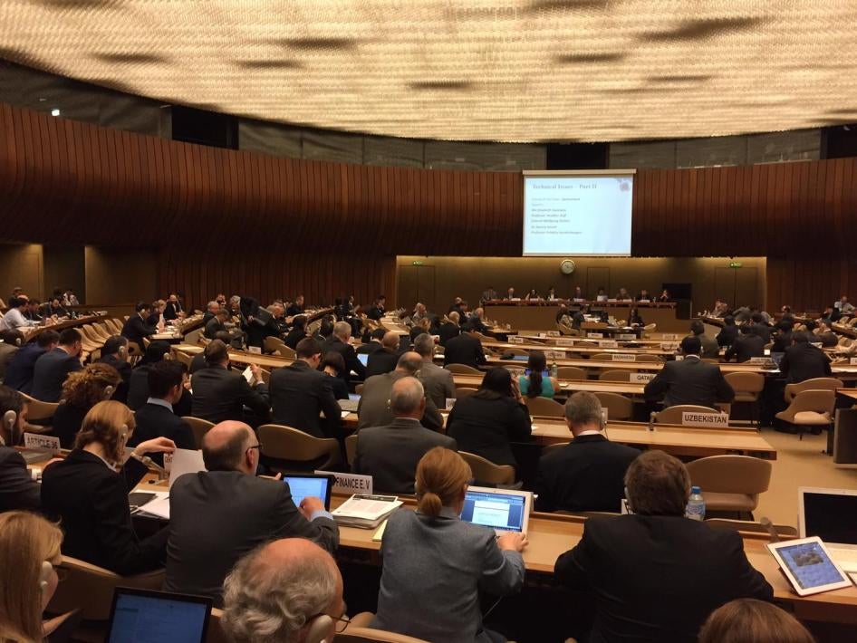 Réunion d'experts au sujet de la Convention sur l'interdiction ou la limitation de l'emploi de certaines armes classiques (CCAC) au siège européen de l'ONU à Genève, en avril 2015.