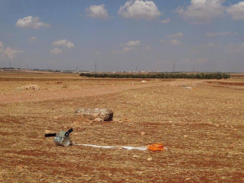 Суббоеприпас СПБЭ (самоприцеливающийся боевой элемент) с сенсорным взрывателем в районе Кафр-Халаб, Сирия. 6 октября 2015 г.