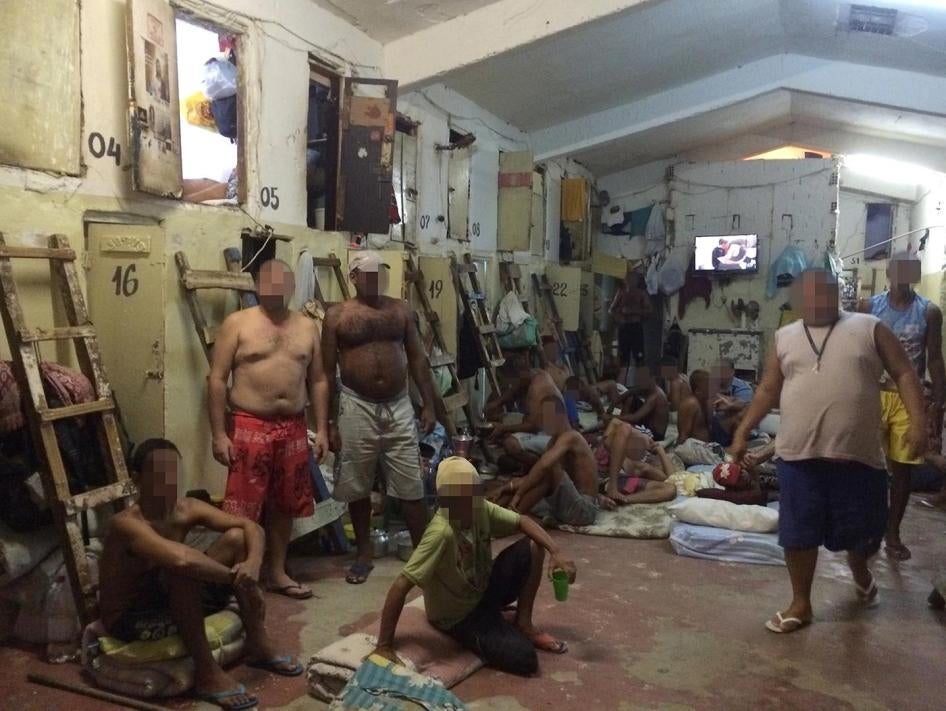brazil prison Makeshift “barracos”