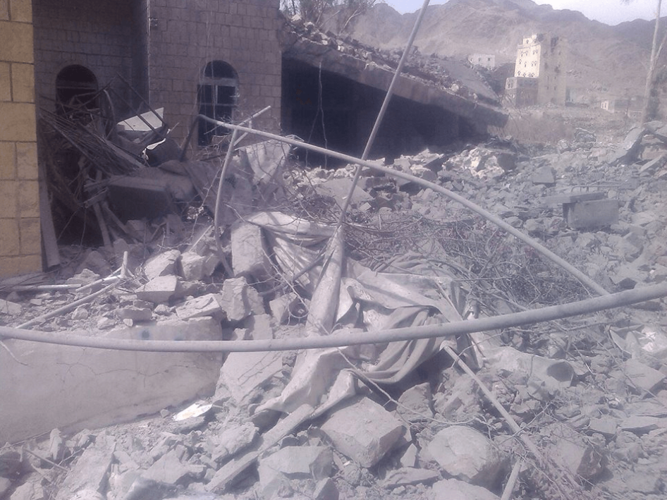 إحدى المنشآت الصحية التابعة لمنظمة أطباء بلا حدود في حيدان، اليمن، بعد أن ضربتها غارة جوية ليلة 26 أكتوبر/تشرين الأول 2015. 