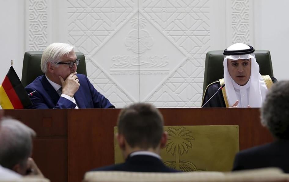 Der saudische Außenminister Adel Al-Jubeir spricht während einer gemeinsamen Pressekonferenz mit dem deutschen Amtskollegen Frank-Walter Steinmeier in Riyadh, Saudi-Arabien am 19. Oktober 2015
