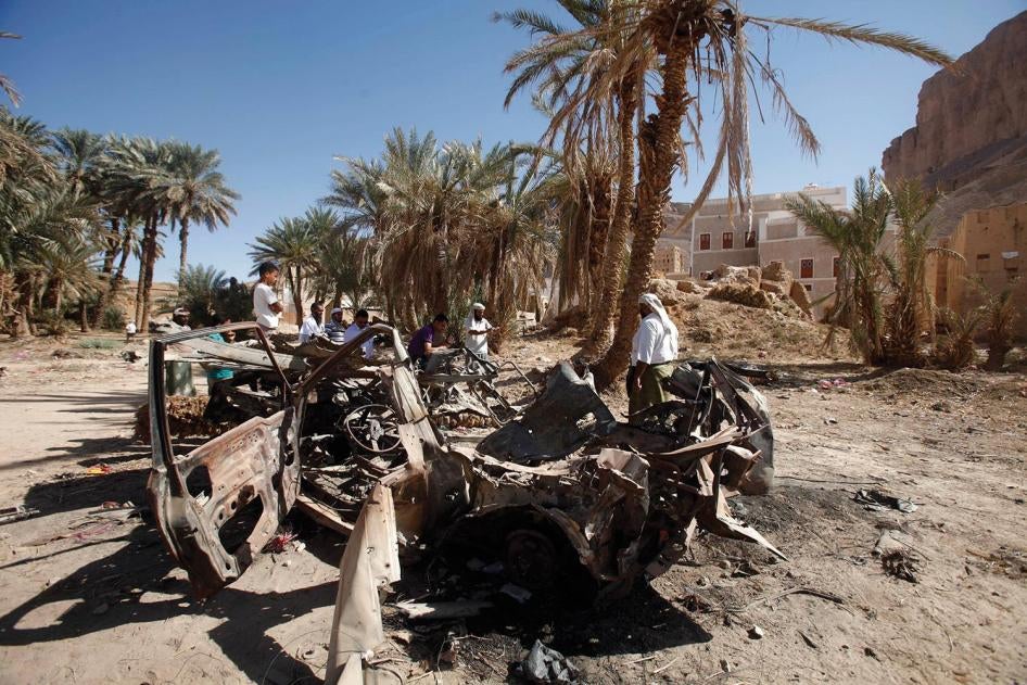 مخلفات ضربة شُنت بطائرة بدون طيار في 29 أغسطس/آب 2012 في خشامر، اليمن. قتلت الهجمة 3 أعضاء مزعومين من "قاعدة الجهاد في جزيرة العرب"، بالإضافة إلى شرطي ورجل دين كان يدعو إلى مكافحة هذا التنظيم المسلح. 
