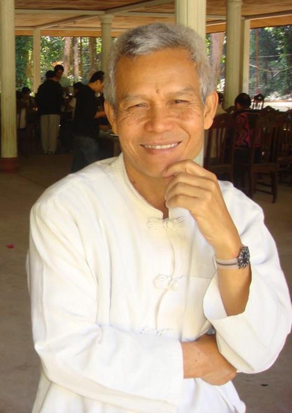 宋巴・宋蓬（Sombath Somphone）五年前在老挝首都永珍被强迫失踪，至今下落不明。