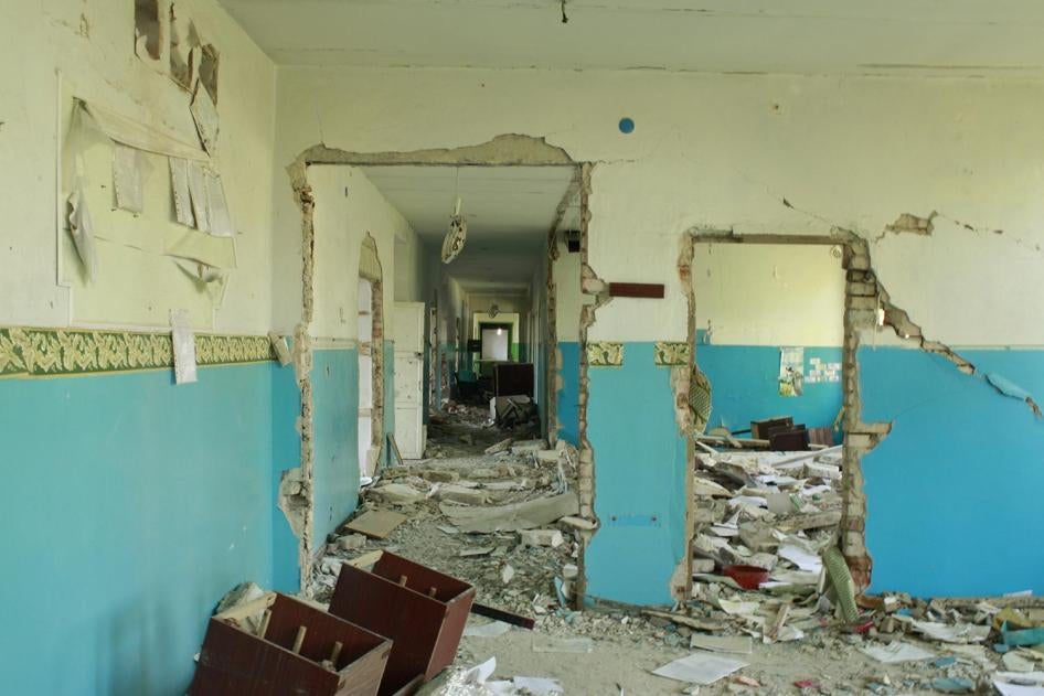 Damaged school in Nikishine. Rebel fighters deployed inside the school between September 2014 and February 2015 and exchanged intense fire with Ukrainian forces. © 2015 Yulia Gorbunova/Human Rights Watch