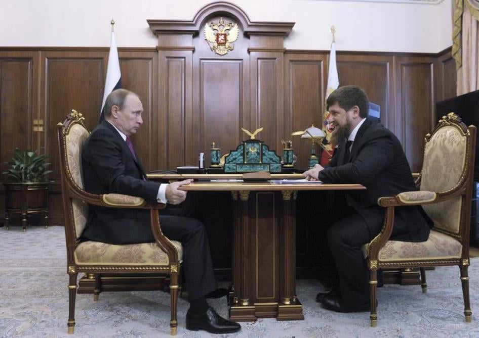 Президент России Владимир Путин (слева) на встрече с главой Чечни Рамзаном Кадыровым в Кремле. Москва, 25 марта 2016 г.