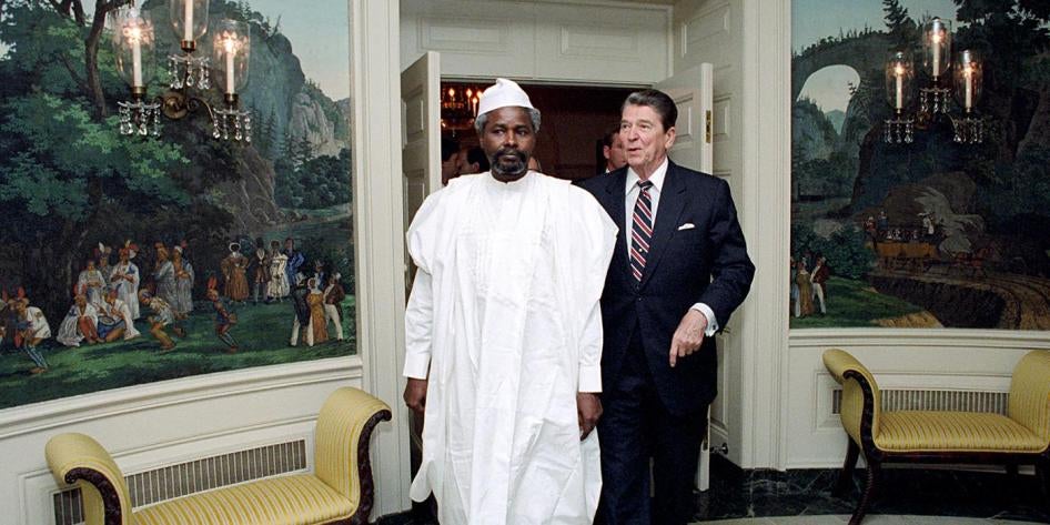 Le président tchadien Hissène Habré avec le président américain Ronald Reagan à la Maison Blanche, juin 1987.