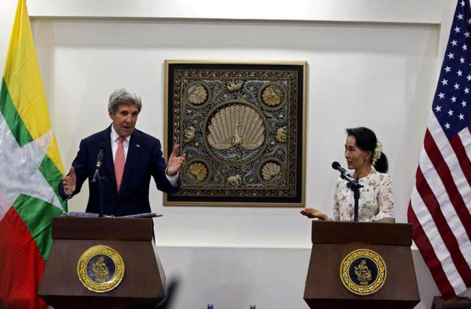 State Counsellor of Myanmar Aung San Suu Kyi and U.S. Secretary of State John Kerry attend a joint news conference in Naypyitaw, Myanmar, on May 22, 2016. 