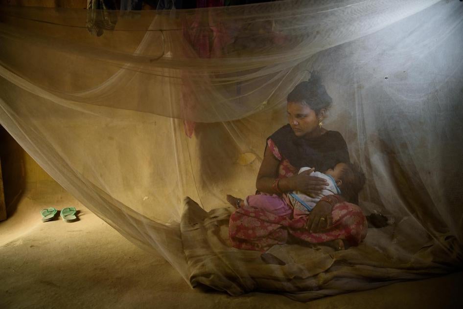 Lalita B., une jeune Népalaise de 17 ans, n’avait que 12 ans quand elle a épousé un homme de 37 ans dans le cadre d’un mariage arrangé. Ses deux premiers enfants sont décédés, le  troisième a survécu. Son mari l'a abandonnée en 2015 et a épousé une autre 