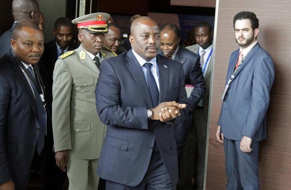 Democratic Republic of Congo's President Joseph Kabila arrives for a southern and central African leaders' meeting to discuss the political crisis in the Democratic Republic of Congo in Luanda, Angola, October 26, 2016.