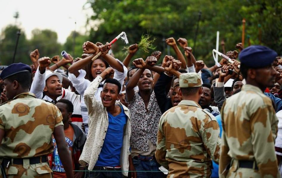 Demonstrators chant slogans while flashing the Oromo protest gesture during Irreecha, the thanksgiving festival of the Oromo people, in Bishoftu town, Oromia region, Ethiopia, October 2, 2016.