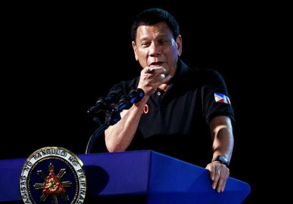菲律宾总统杜特尔特在瑟威兰诺・艾奎诺将军营区讲话，菲律宾塔拉克（Tarlac），2016年12月11日。