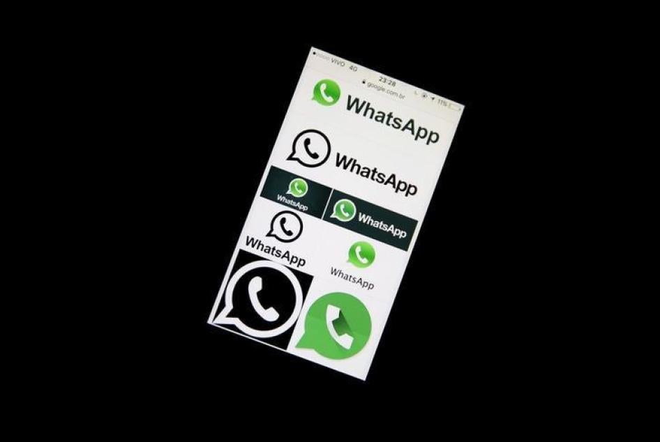 Logos do WhatsApp App em um aparelho celular. São Paulo, Brasil. 16 de Dezembro de 2015.
