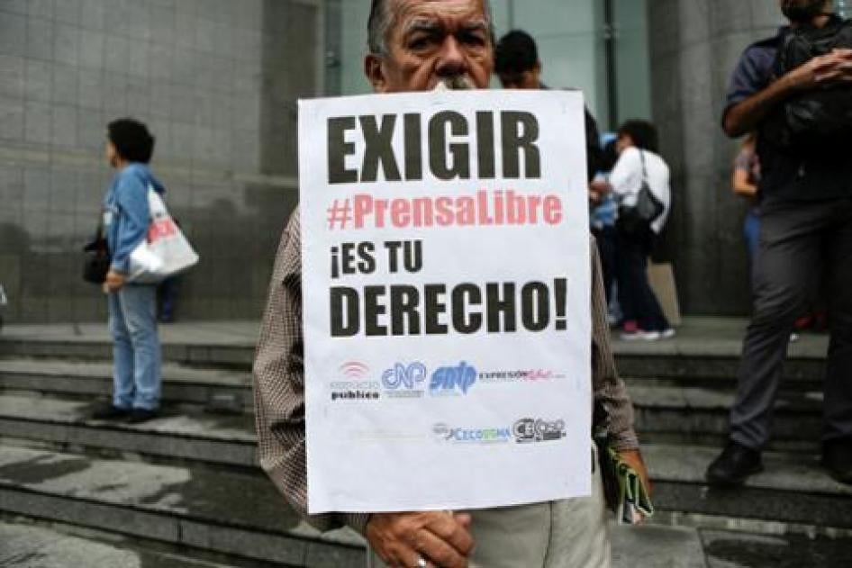 A man holds a placard during a rally to commemorate World Press Freedom Day in Caracas, Venezuela, May 3, 2016. The placard reads, "Demanding free press is your right."