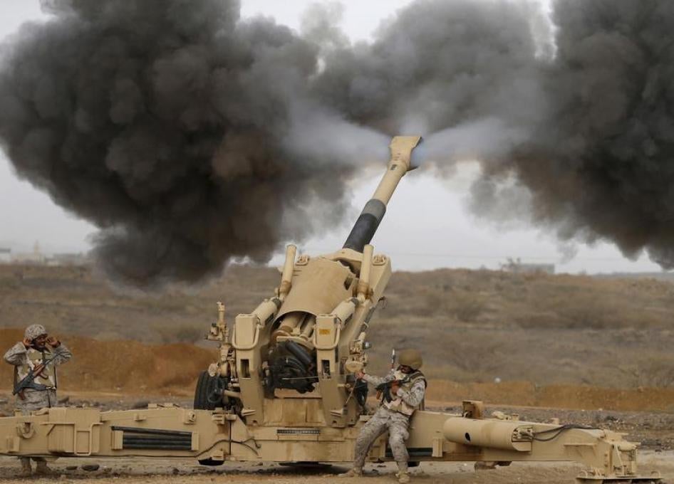 A Saudi artillery unit fires shells towards Houthi positions from the Saudi border with Yemen April 13, 2015. 