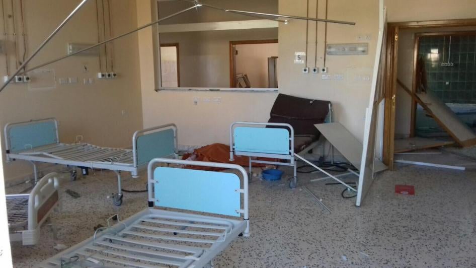 Une salle endommagée de l’Hôpital Al-Wahda à Derna (Libye), suite à des frappes aériennes menées le 7 février 2016, selon un témoin.