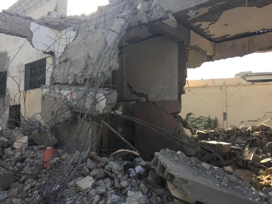 The destroyed remains of one of the wards in al-Zaydiya security directorate in Hodeida governorate. This ward and two others held at least 100 prisoners at the time of the coalition attack. Witnesses told Human Rights Watch that trucks equipped with moun