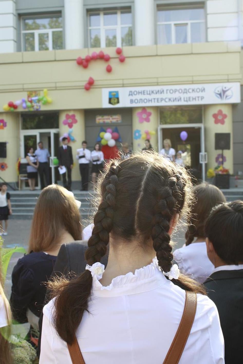 Cérémonie de la « première cloche » devant l’école numéro 2 de Donetsk, ville contrôlée par les forces rebelles dans l’est de l’Ukraine, marquant le début d'une nouvelle année scolaire.