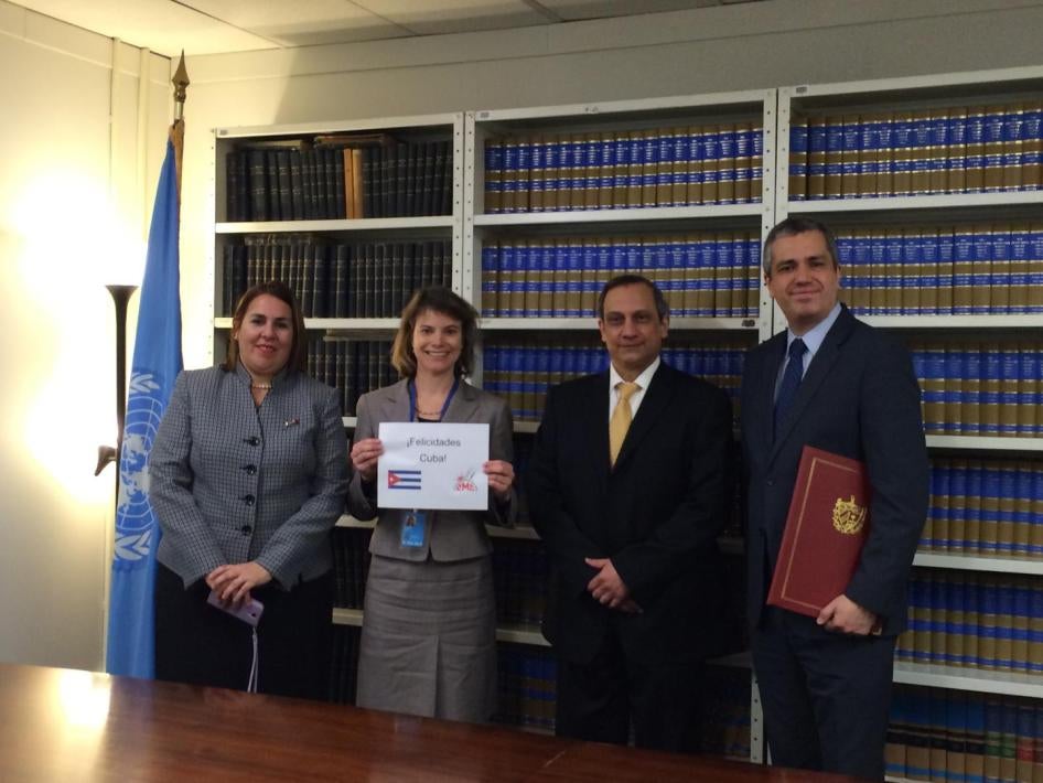 Ambassador Rodolfo Reyes of Cuba deposits the country’s instrument of accession to the Convention on Cluster Munitions with the United Nations in New York on April 6, 2016.
