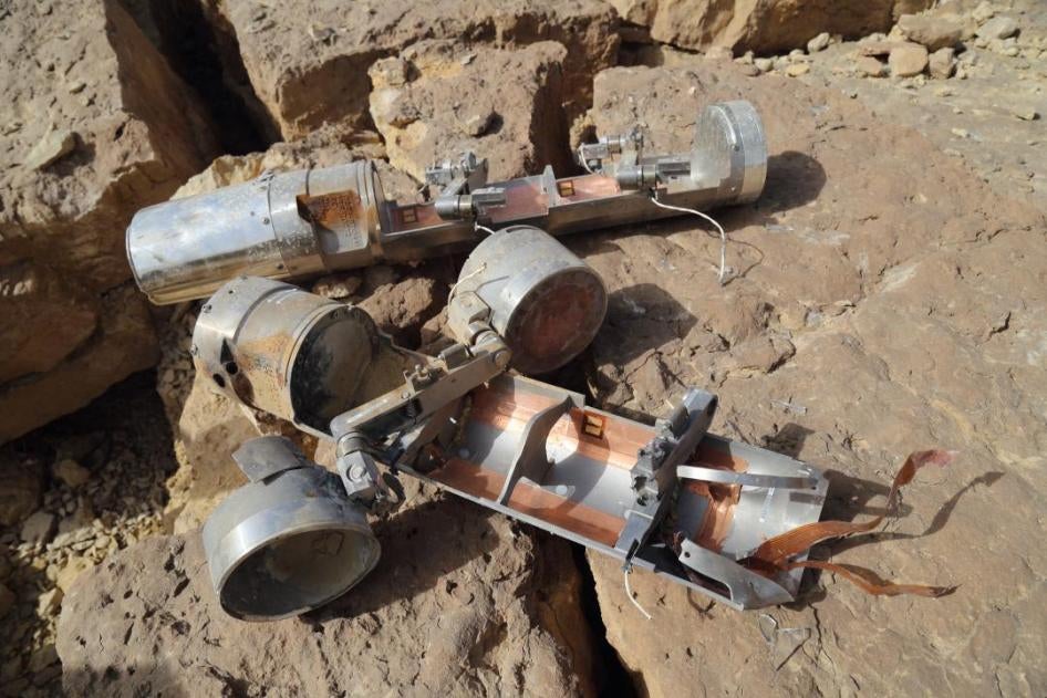  عبوتا "بي إل يو-108" إحداهما متصلة بها وحدتي “skeet” (ذخائر صغيرة)، عثر عليهما في منطقة الأحمر بالصفراء في محافظة صعدة شمالي اليمن بعد هجوم بتاريخ 27 أبريل/نيسان. 