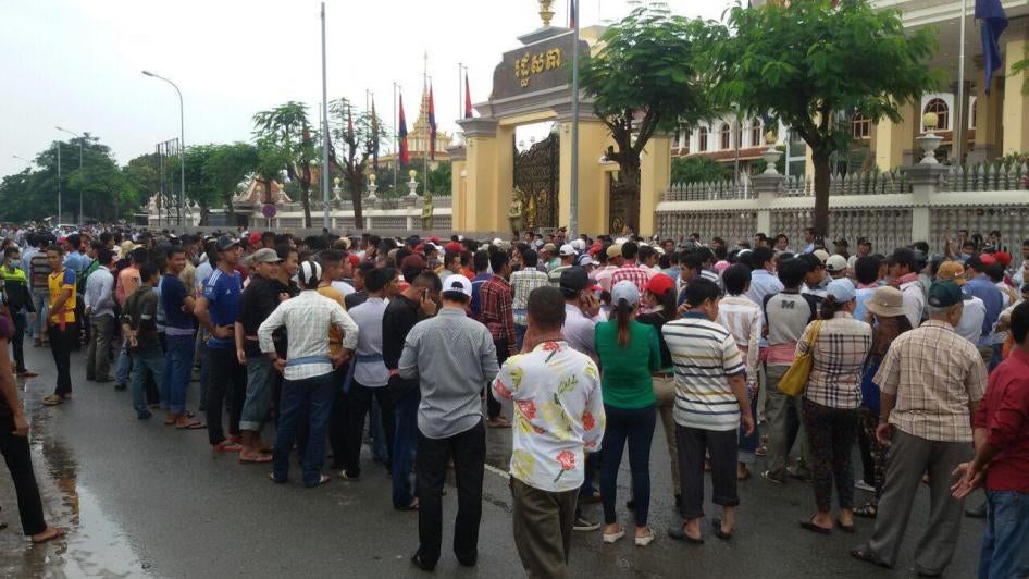Anti-Khem Sokha demonstrators in front of National Assembly. Source: human rights monitor.