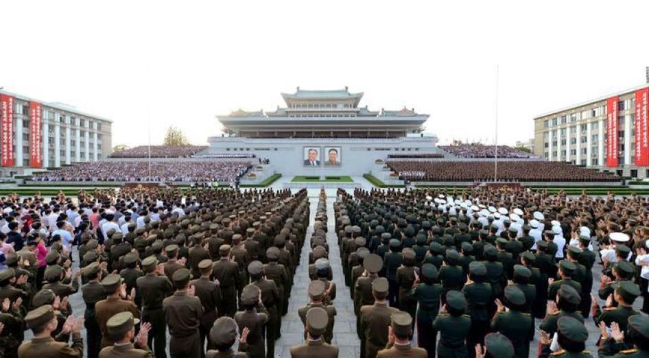 Rassemblement sur la place Kim-Il-Sung à Pyongyang le 13 septembre 2016, dans le cadre d'une célébration officielle du succès d'un essai nucléaire. Photo non datée et diffusée par l'agence de presse nord-coréenne KCNA.
