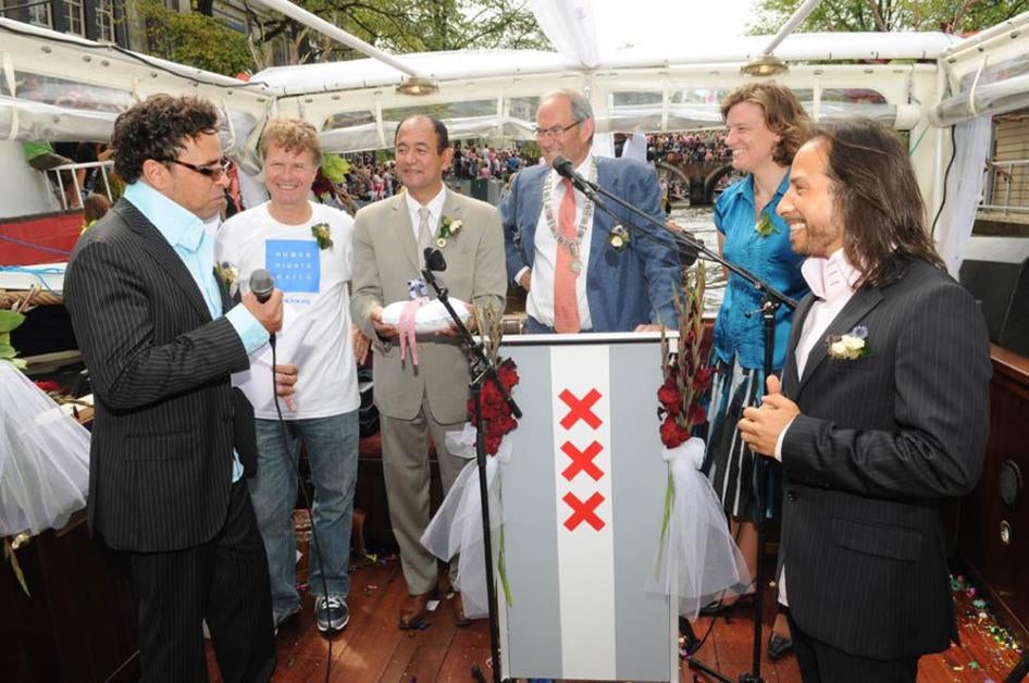 At Amsterdam's Canal Pride in 2009, Boris served as the witness for five same-sex couples married by then-Amersterdam mayor, Job Cohen.