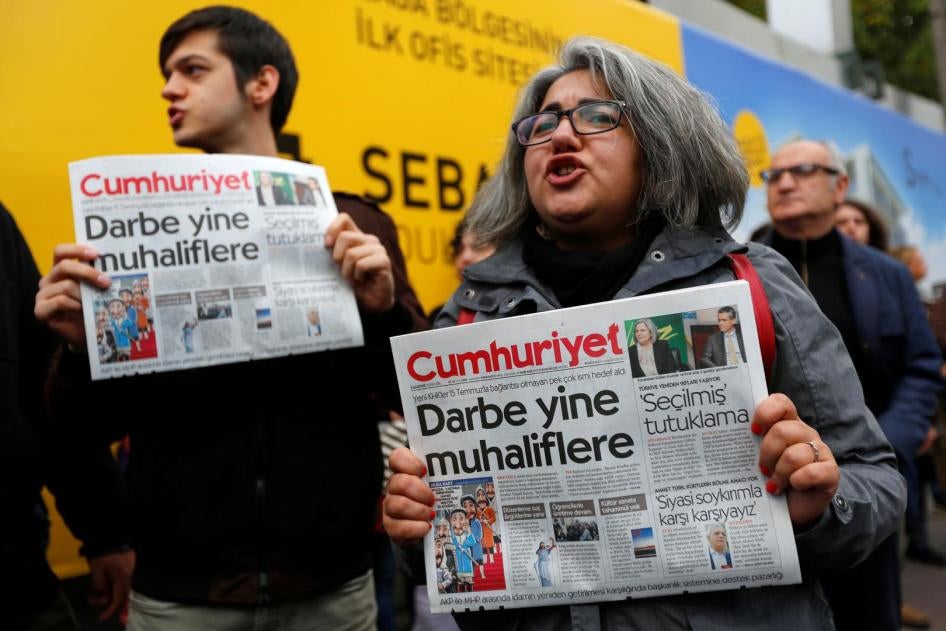 2016-10-31-turkey-newspaper-protest