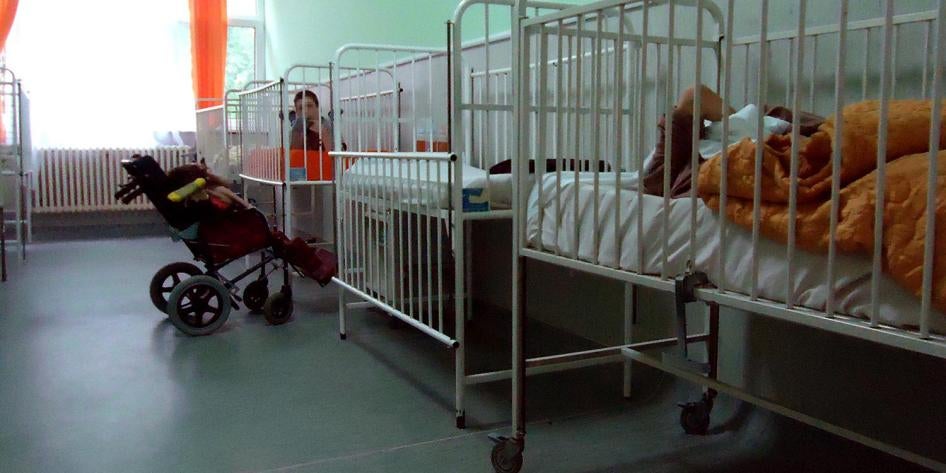 A room in the ward for the “most severely disabled” in Veternik home for children and adults with disabilities. Children are placed in the same rooms as adults and up to eight people live in one room. © 2015 Emina Ćerimović for Human Rights Watch